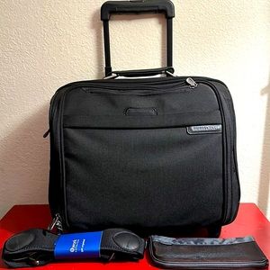 BRIGGS & RILEY ROLLING LAPTOP BRIEFCASE/ CARRYON